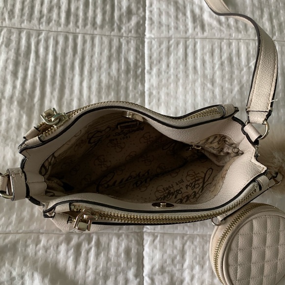 SOLD!!!  GUESS Crossbody Purse - Picture 5 of 5